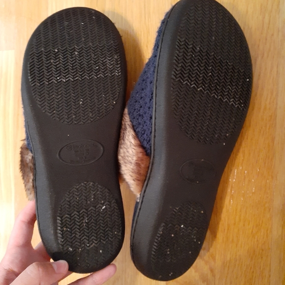 Isotoner Slippers - Picture 2 of 2